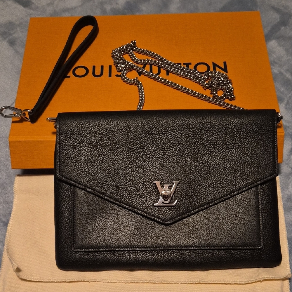 💫 Authentic Louis Vuitton  MyLockme Black Leather Women's Bag
